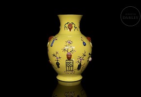 Porcelain vase ‘Famille Jaune Rouleau’, with Qianlong Seal