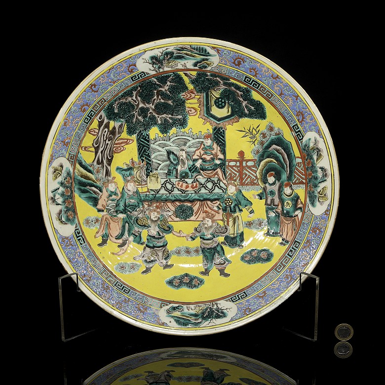 Green family ‘Imperial Court’ porcelain dish, Qing dynasty