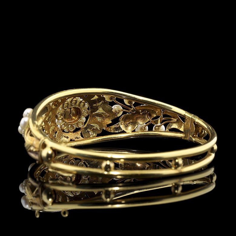 Brazalete de oro amarillo 18 kt y perlas cultivadas