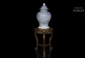 Tibor chino azul y blanco, Jingdezhen, dinastía Qing