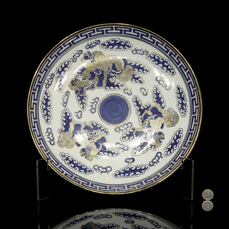 Porcelain dish ‘Foo dogs’, 20th century