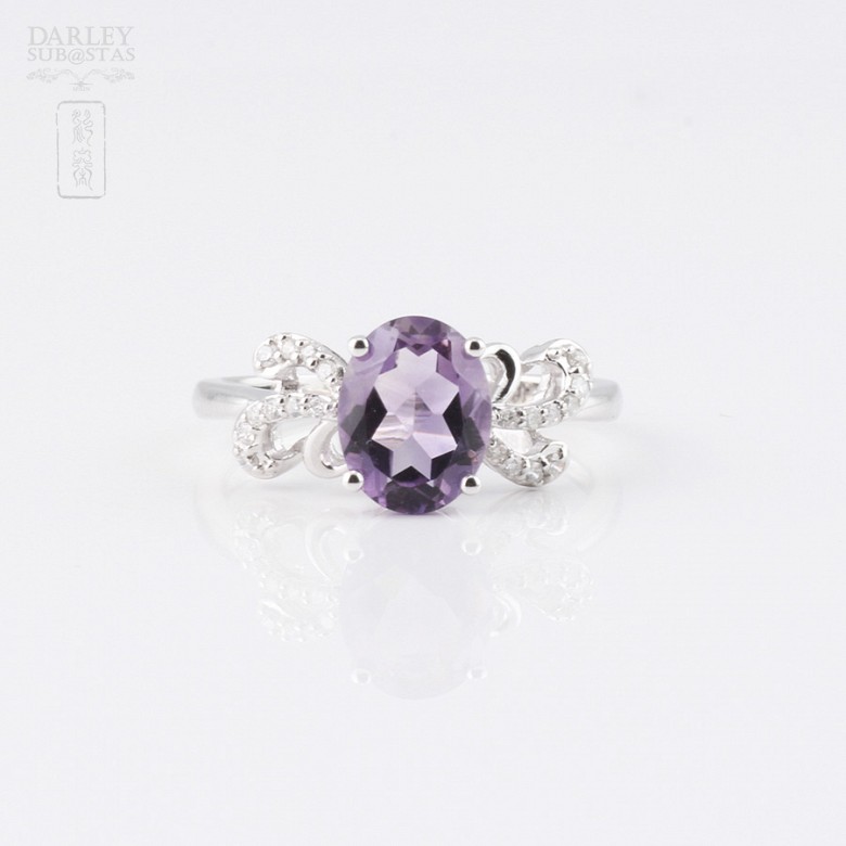 18k white gold ring with amethyst and diamonds.