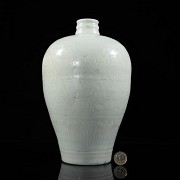 Celadon ware ‘Leaves’ vase, Song dynasty