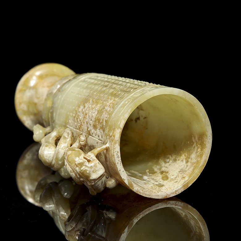 Carved jade cup with foot “Dragon”, Western Han dynasty