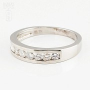 Ring in 18k white gold with diamonds.