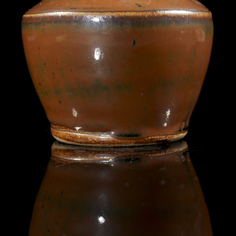 Glazed ceramic vase, Song dynasty