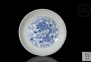 Blue and white porcelain ‘Dragons’ dish, with Guangxu seal