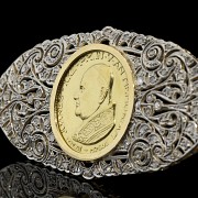 Broche de oro amarillo de 18 kt con moneda