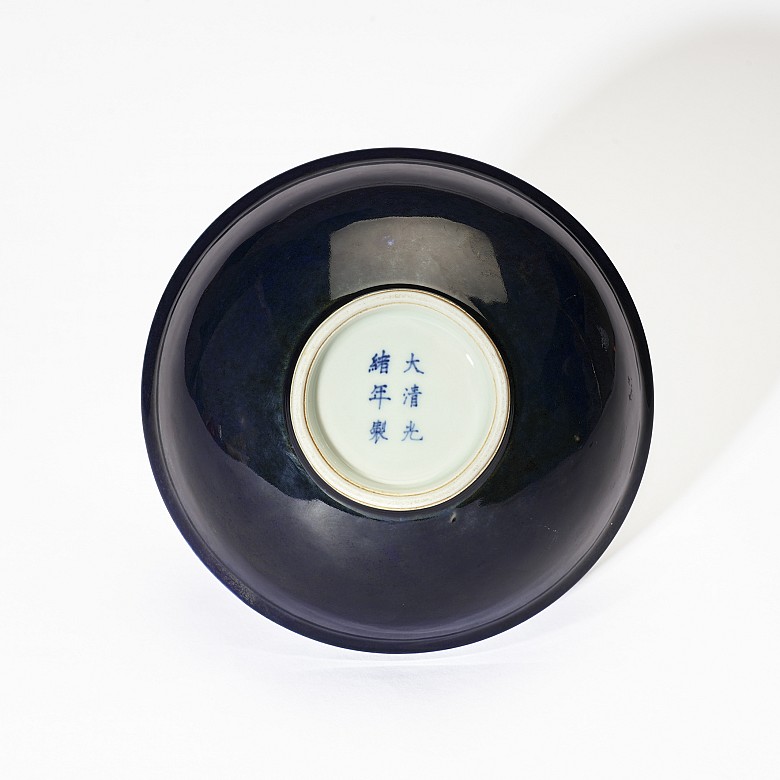 Porcelain bowl with sapphire-blue glaze, Qing dynasty