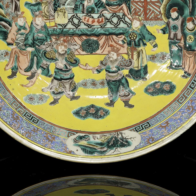 Green family ‘Imperial Court’ porcelain dish, Qing dynasty