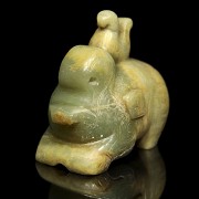 Carved jade figure ‘Mythical Beast’, Western Zhou Dynasty - 3