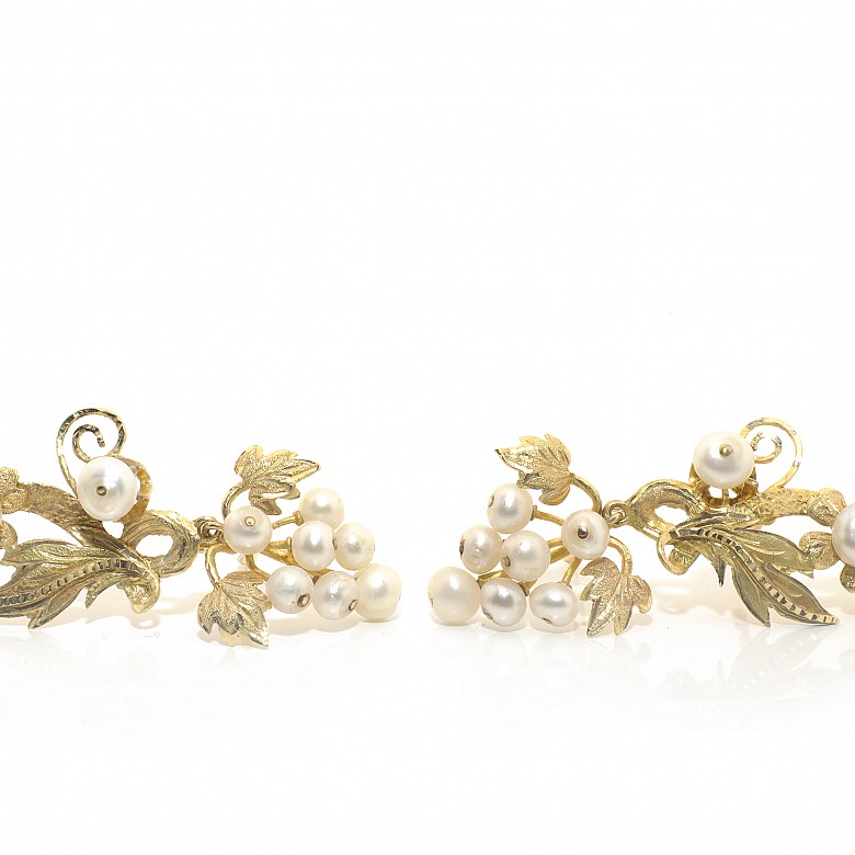 Pendientes de oro amarillo 18 k en forma de flor y racimo