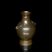 Small bronze vase, Qing dynasty