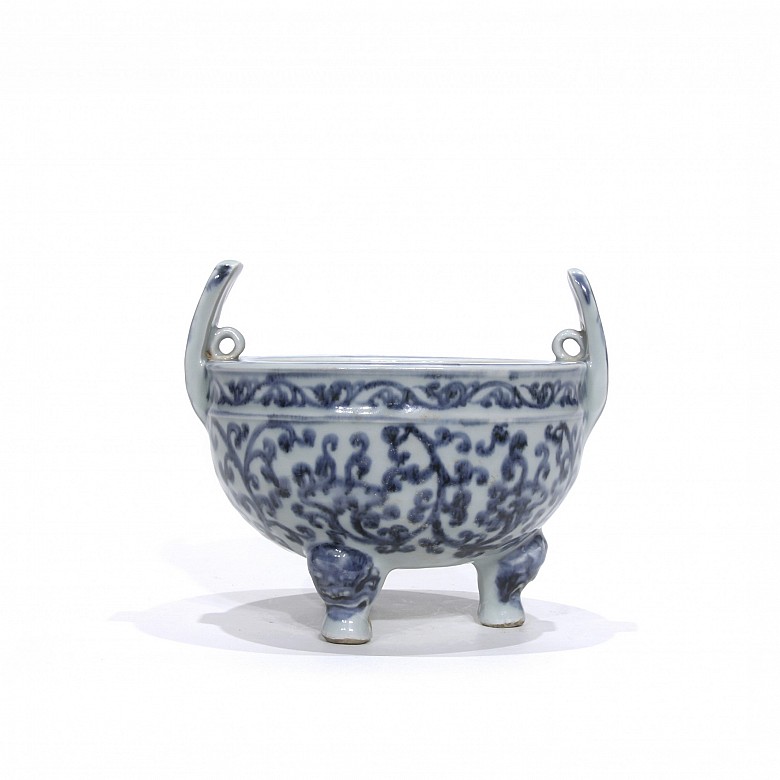 Chinese porcelain censer, 20th century