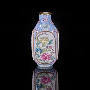 Snuff bottle ‘Chrysanthemums and poem’, Minguo period