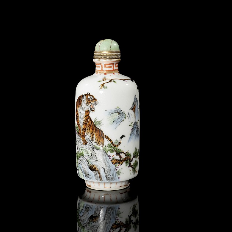 Porcelain snuff bottle ‘Tiger and Poem’, with Kangxi stamp