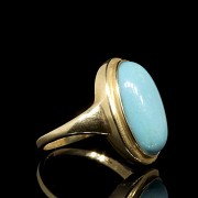 Yellow gold and turquoise ring