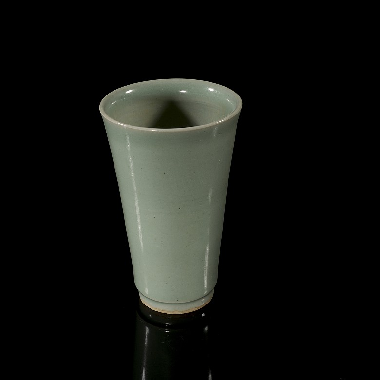 Glazed ceramic vase, Song style