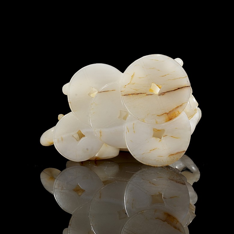 White jade figurine ‘Monkeys’, Qing dynasty