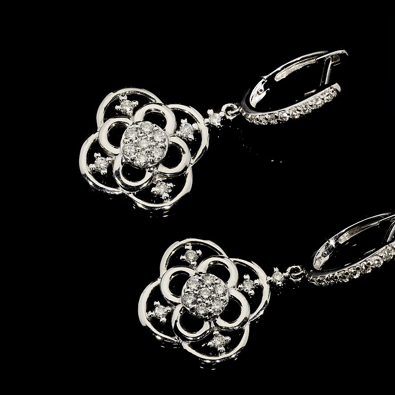 Pendientes en oro blanco 18 k y 44 diamantes