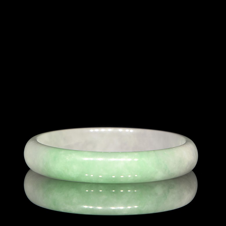 Two-coloured jade carved bicoloured bangle