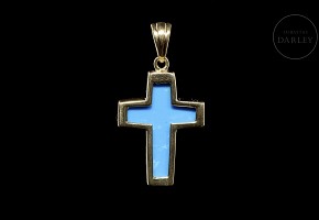 Yellow gold pendant with turquoise in the shape of a cross