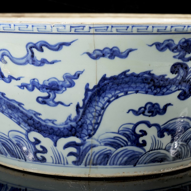 Blue-and-white porcelain ‘Dragon’ fish bowl, with Xuande mark, Ming dynasty