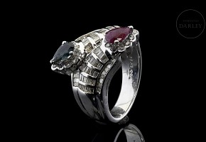 18kt white gold ring with diamonds and stones