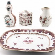 Lote de utensilios de porcelana esmaltada, S.XVIII