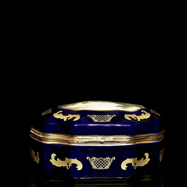 French porcelain jewellery box, Sèvres style, early 20th century