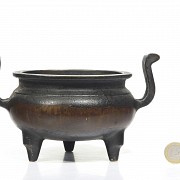 Bronze censer with handles, with Xuande mark