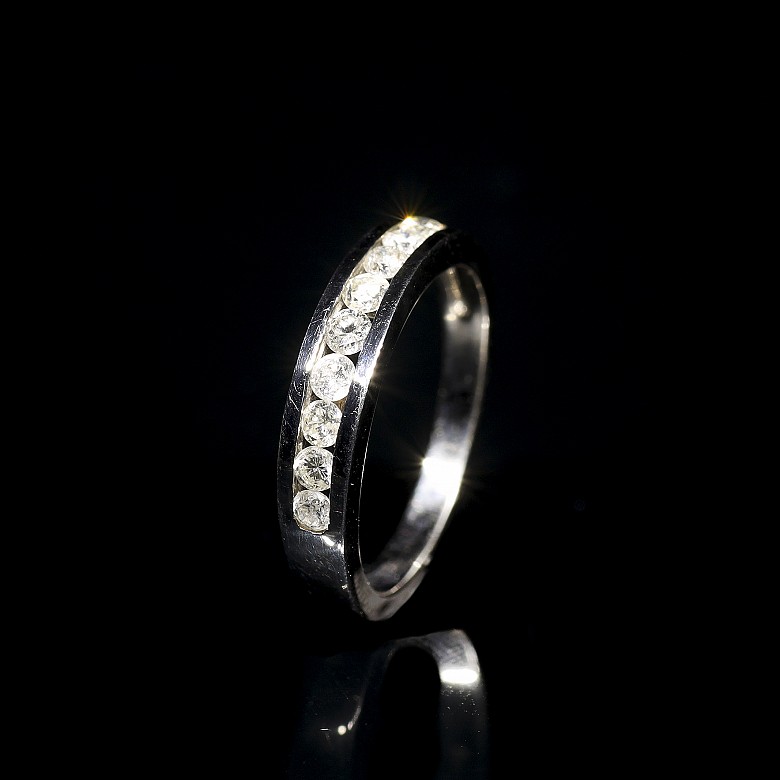 Half wedding ring in white gold with diamonds on rails