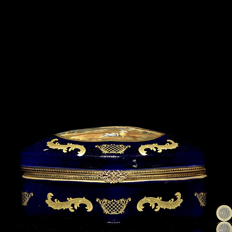 French porcelain jewellery box, Sèvres style, early 20th century