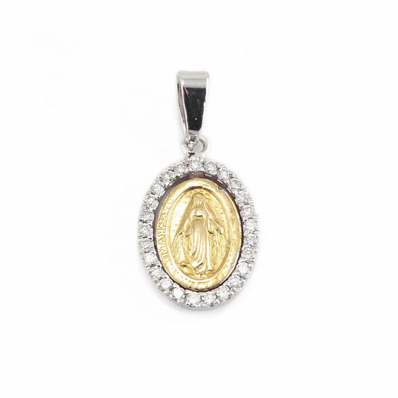 18kts yellow and white gold oval shaped medal