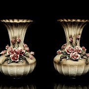 Capodimonte porcelain ‘Pair of vases with roses’, 20th century