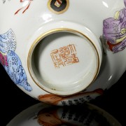 Porcelain cup, Famille Rose ‘Stories’, Qing dynasty