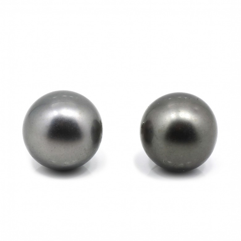 Earrings with Tahitian pearls, in 18k white gold