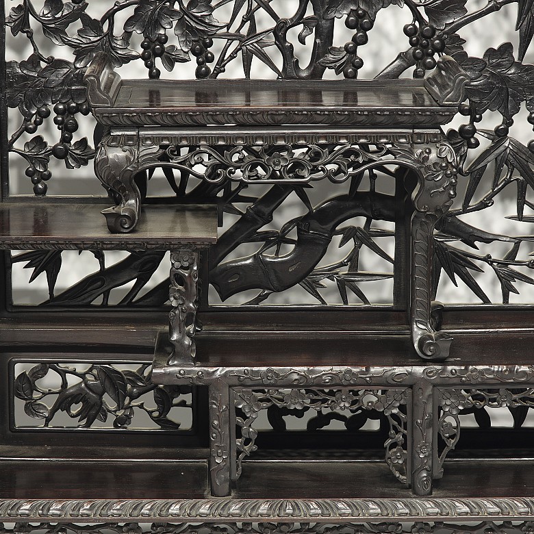 Chinese carved wooden bookshelf, 20th century