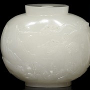 White jade snuff bottle, Qing dynasty