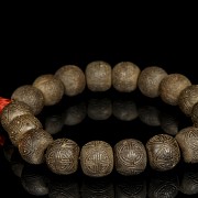 Carved wooden bead bracelet 