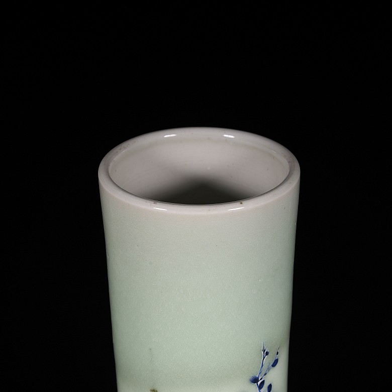 Tianqiuping ‘Bird and flower’ vase, celadon background, Qing dynasty