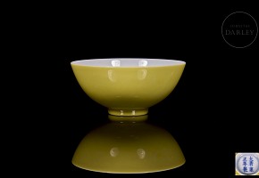 Yellow glazed porcelain bowl, Qing dynasty, Yongzheng