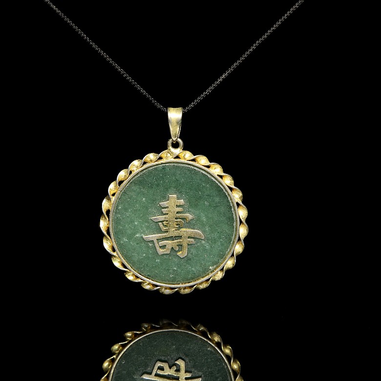 Pendant with green stone and a Chinese character