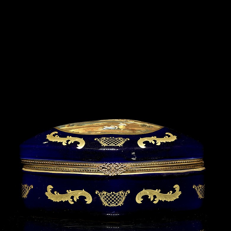 French porcelain jewellery box, Sèvres style, early 20th century