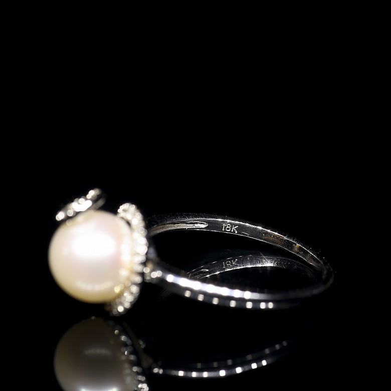 18kt white gold ring with pearl and diamonds - 5