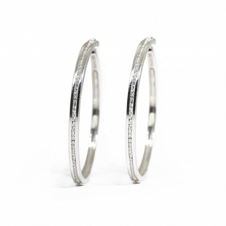 Earrings in 18k white gold with diamonds