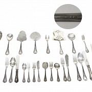 Cubertería completa de plata española punzonada, med.s.XX