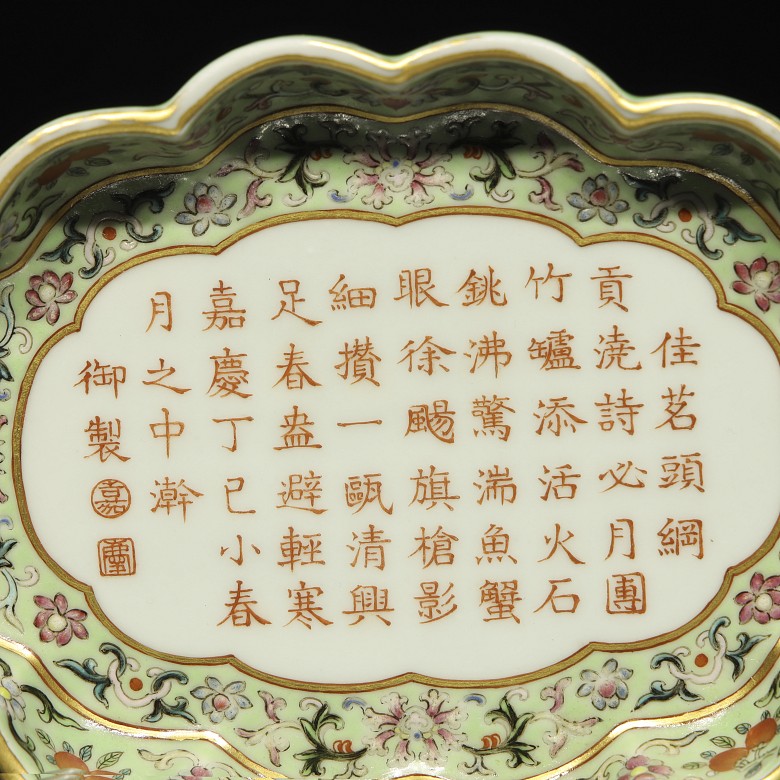 Small foliate porcelain “Poem” foliate tray, Qing dynasty, with Jiaqing mark