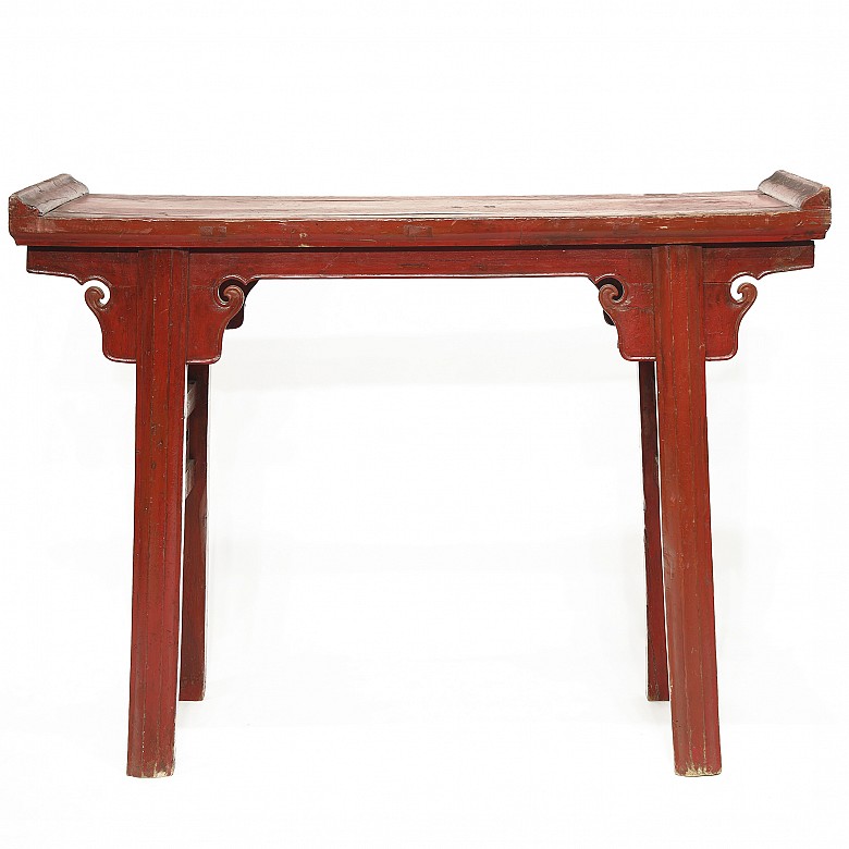 Lacquered wooden table, 20th century