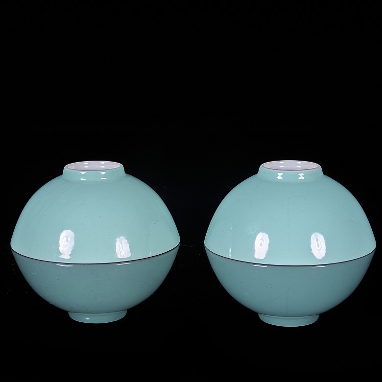 Pair of turquoise-glazed porcelain bowls, Qing dynasty